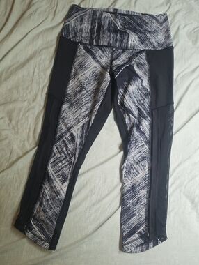 Lululemon High-Waist Black & White Patterned Capris